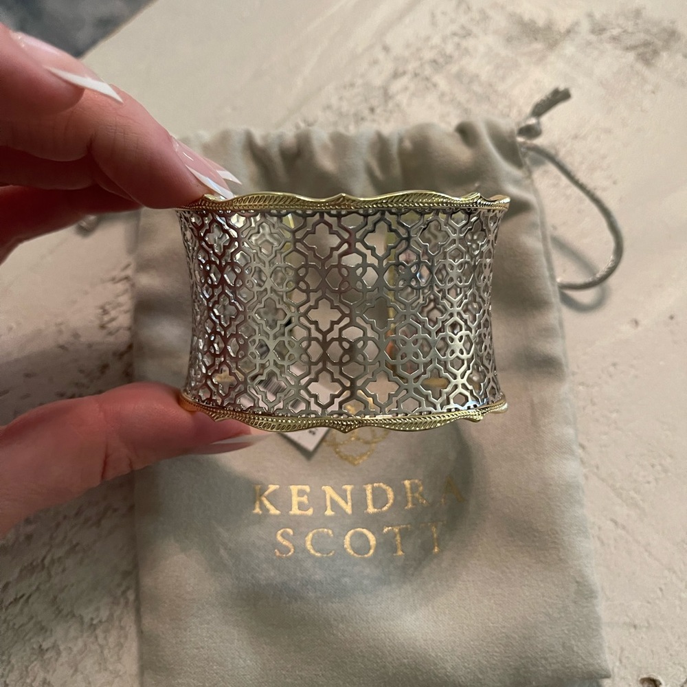 Kendra Scott 2 toned cuff bracelet. NWT never been worn